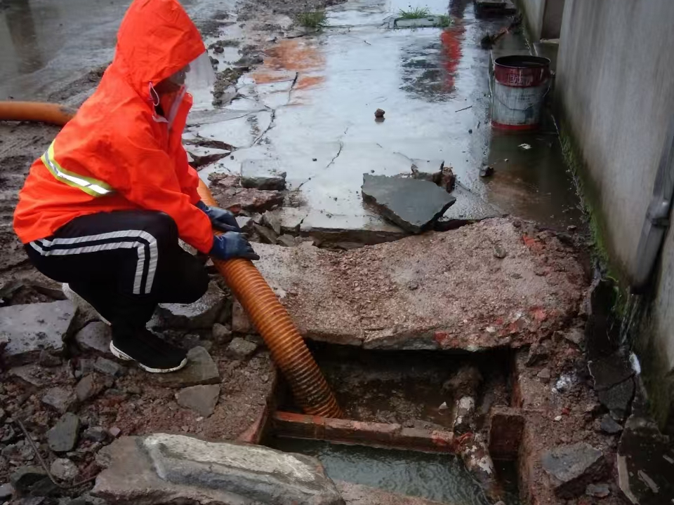 盐池专业清理污水池 炜誉市政以规范流程守护城市 “肠道”